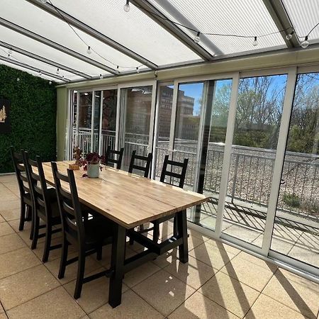 Lake Apartment, 2X Free Garage, 10 Mins To Centre Bratislava Extérieur photo