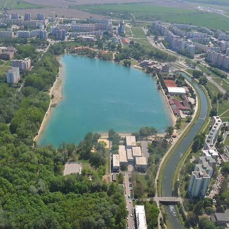 Lake Apartment, 2X Free Garage, 10 Mins To Centre Bratislava Extérieur photo