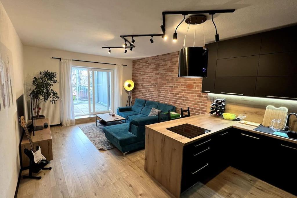 Lake Apartment, 2X Free Garage, 10 Mins To Centre Bratislava Extérieur photo