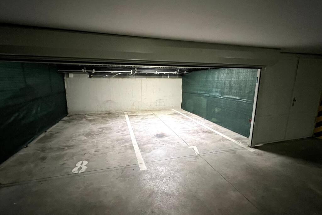 Lake Apartment, 2X Free Garage, 10 Mins To Centre Bratislava Extérieur photo