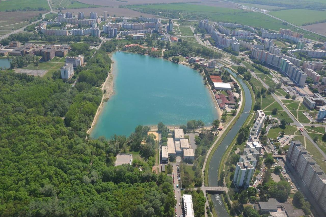Lake Apartment, 2X Free Garage, 10 Mins To Centre Bratislava Extérieur photo